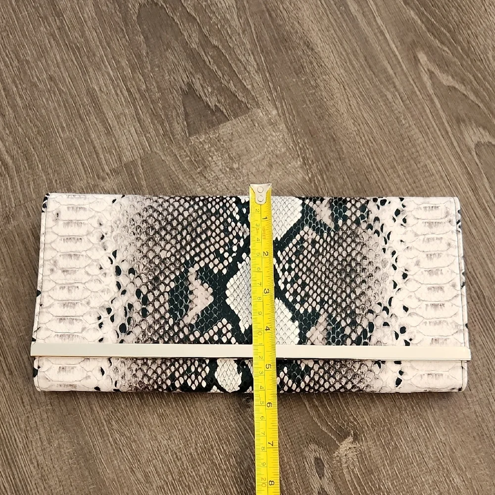 NWOT White House Black Market Snake Print Clutch Wallet - Picture 8 of 8